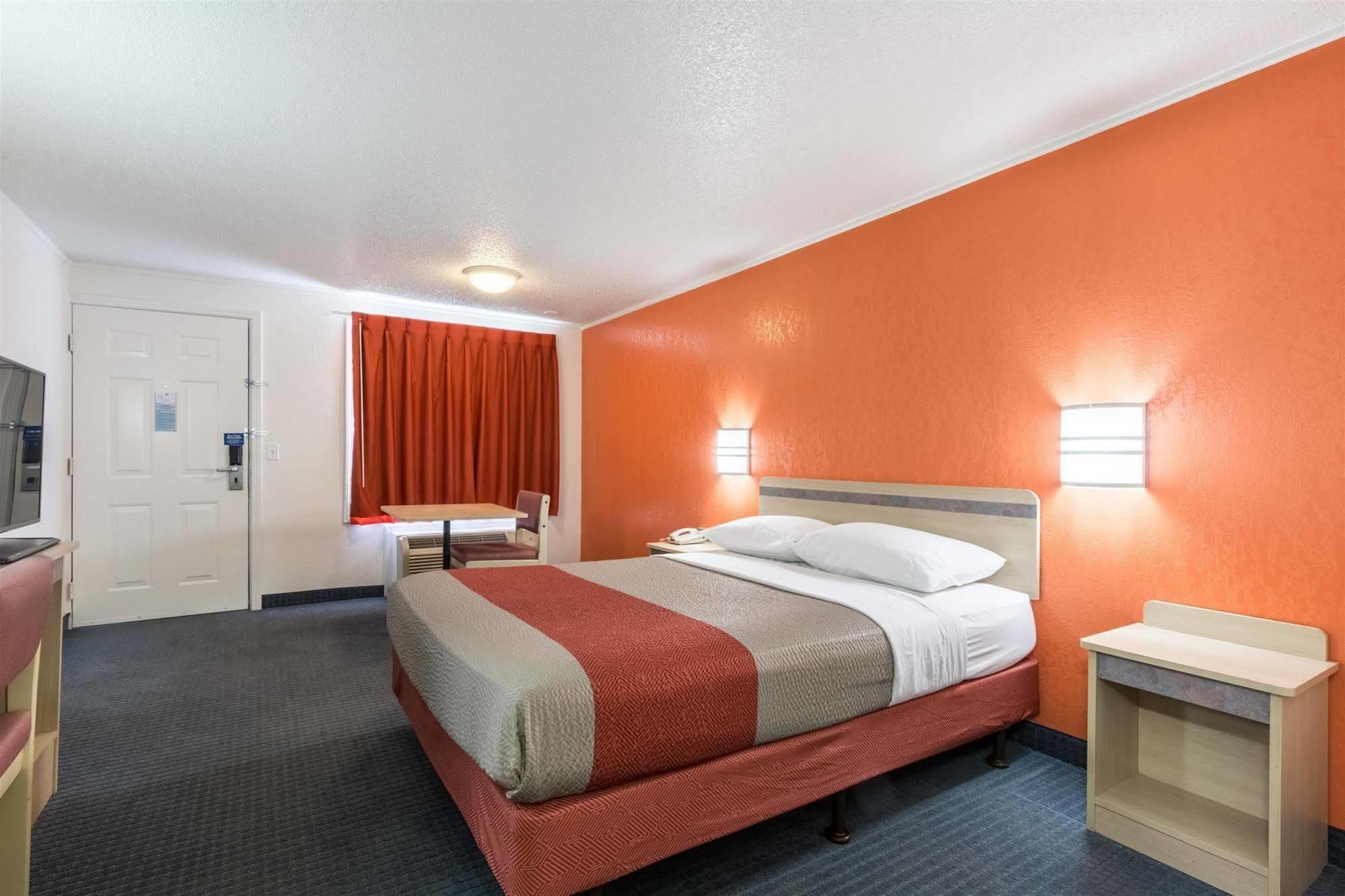 Travelodge By Wyndham Lansing Extérieur photo